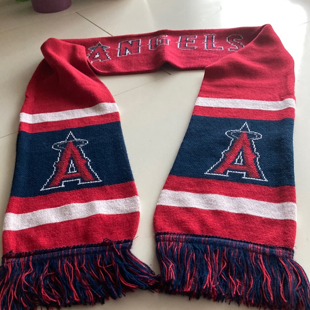 New w/o Tags Los Angeles Angels Team Logo winter Scarf